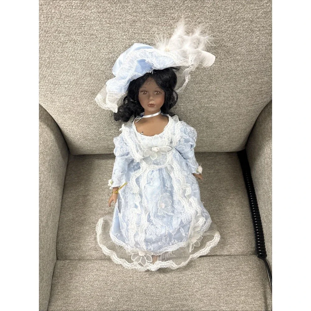 Vintage Porcelain Doll – Hand‑Painted Face – Collectible Display Doll – 16